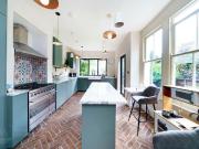 5 bed Mid Terraced House to rent in London Haringey, N8,...