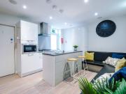 5 bed Mid Terraced House to rent in Newcastle under Lyme...