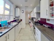5 bed Mid Terraced House to rent in Nottingham...