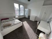 5 bed Mid Terraced House to rent in Portsmouth...