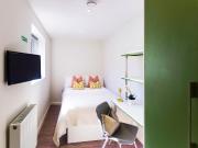 5 bed Mid Terraced House to rent in Stoke on Trent...
