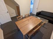 5 Bed Terraced House, Pitcroft Avenue, RG6