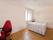 5 bedroom 3 bathroom town house split over 3 floors with...
