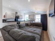 5 bedroom apartment to rent