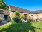 5 bedroom barn conversion for sale in Cherry Orton Road,...