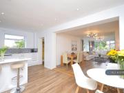 5 bedroom bungalow to rent