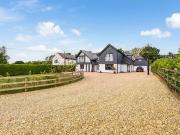 5 bedroom country house for sale