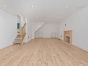 5 bedroom detached bungalow to rent