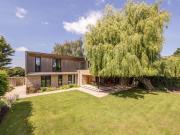 5 Bedroom Detached House