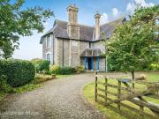 5 Bedroom Detached House
