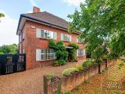 5 Bedroom Detached House