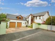 5 Bedroom Detached House
