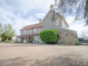 5 Bedroom Detached House