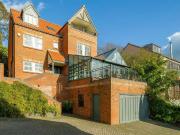 5 Bedroom Detached House