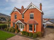 5 Bedroom Detached House