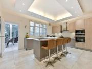 5 Bedroom Detached House