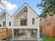 5 bedroom detached house for rent in Acorn Close, Off St...