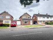 5 bedroom detached house for rent in Atherstone Avenue,...