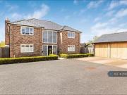 5 bedroom detached house for rent in Barton Close,...