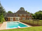 5 bedroom detached house for rent in Birds Hill Road...