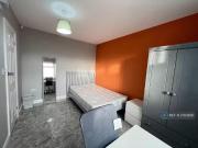 5 bedroom detached house for rent in Charter Avenue,...