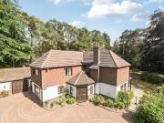 5 bedroom detached house for rent in Heatherlands Road,...