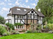 5 bedroom detached house for rent in Hertford Avenue,...