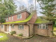 5 bedroom detached house for rent in Highfield Hill,...