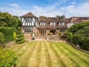 5 bedroom detached house for rent in Park Drive, Harrow...