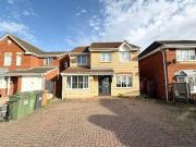 5 bedroom detached house for rent in Park Farm Way,...