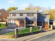 5 bedroom detached house for rent in Sheredes Drive,...