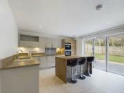 5 bedroom detached house for rent in Willow Park Drive...