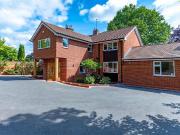 5 bedroom detached house for sale