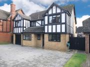 5 bedroom detached house for sale