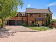 5 bedroom detached house for sale