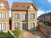 5 bedroom detached house for sale in Beaufort Drive,...
