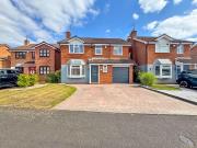 5 bedroom detached house for sale in Ferndown Gardens,...