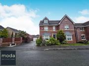 5 bedroom detached house for sale in General Drive,...