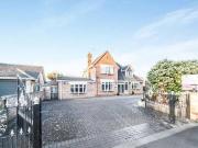 5 bedroom detached house for sale in Low Lane Brookfield...