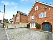 5 Bedroom Detached House For Sale In Maidenhead