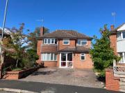 5 bedroom detached house for sale in Mortlake Avenue,...