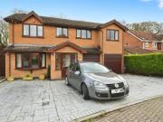 5 bedroom detached house for sale in Parkside Close,...