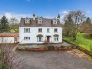 5 bedroom detached house for sale in Pednor Road Chesham...