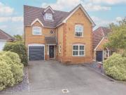 5 bedroom detached house for sale in Skylark Close,...