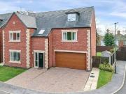 5 bedroom detached house for sale in The Hollow...