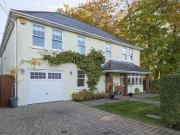 5 bedroom detached house for sale in Windlesham Surrey...
