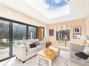 5 bedroom detached house to rent