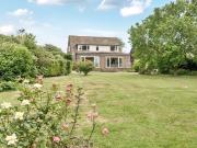 5 bedroom detached house to rent