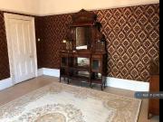 5 bedroom detached house to rent