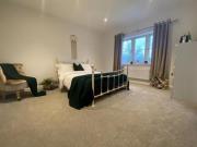 5 bedroom detached house to rent